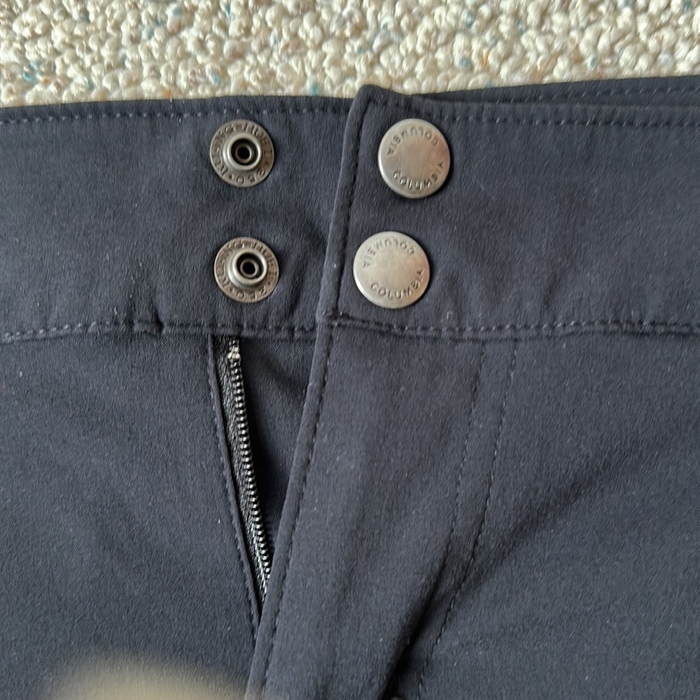 Columbia Size 8 Omni-shield skirt w/ mesh pockets. Great for over bathing suit. - Picture 2 of 9